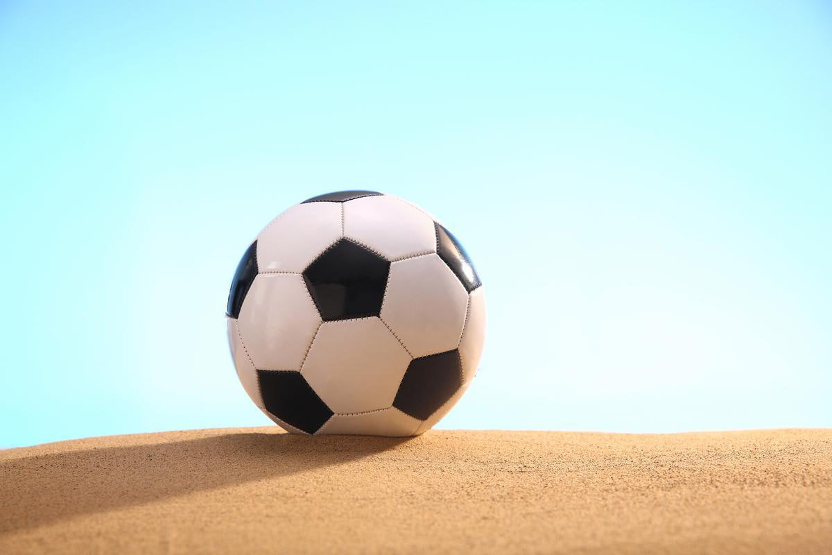 业余足球爱好者学习场景